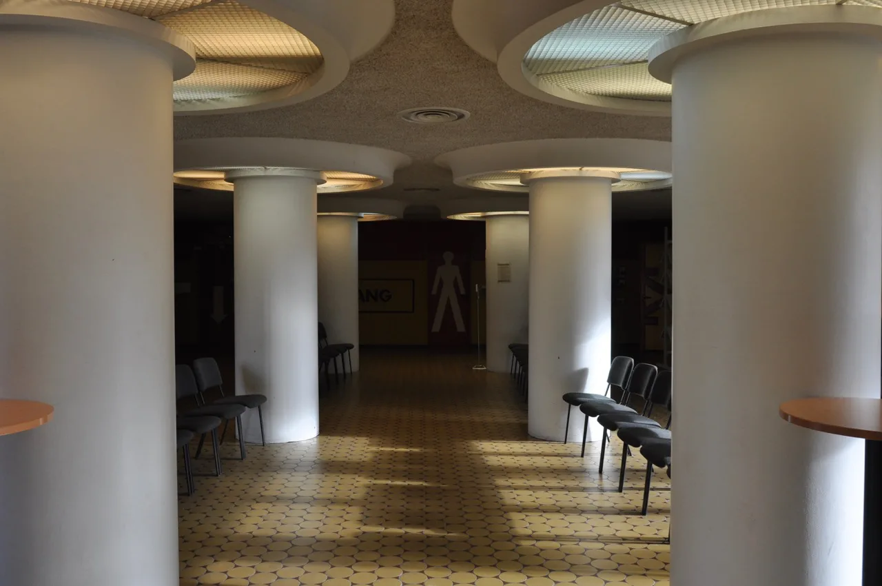Treppenhaus mit ruhigem Lichteinfall